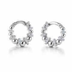   Ezüst csavart fülbevaló kövekkel és vésett bogyókkal – 4,2 g