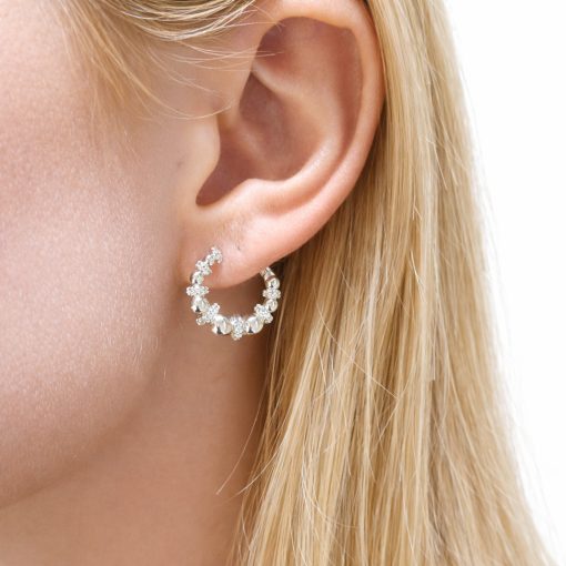 Ezüst csavart fülbevaló kövekkel és vésett bogyókkal – 4,2 g